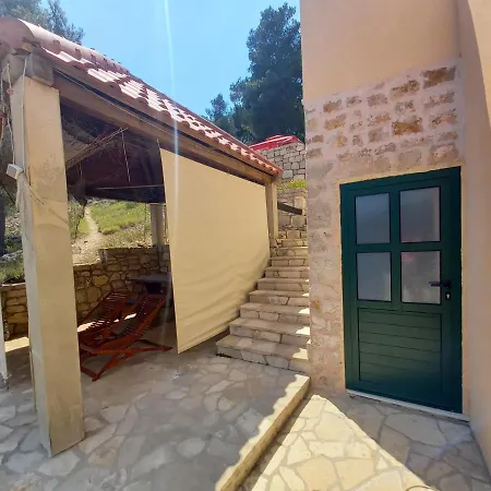 Robinson Medvidina Small Appartement