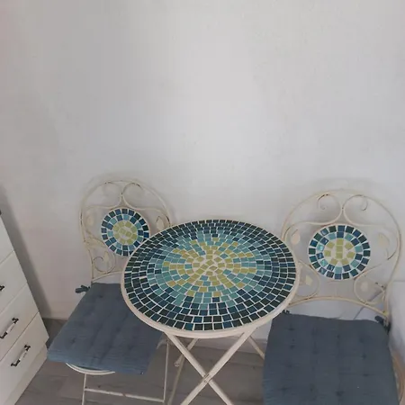 Robinson Medvidina Small Apartment *