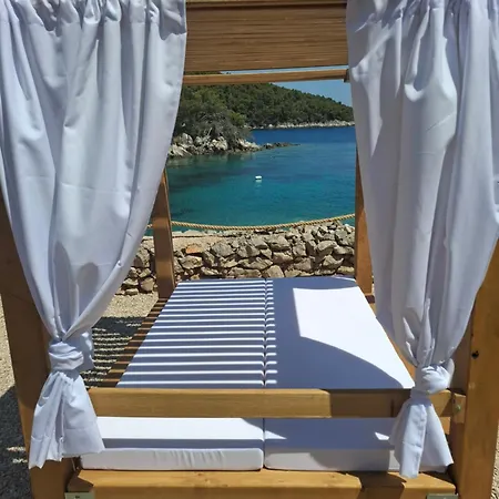 Robinson Medvidina Small Appartement Zastražišće